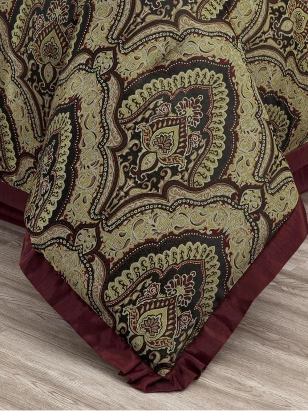 Luxury Damask Queen 3 piece Comforter Set
